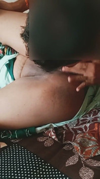 Desi macocha w Green Sari Hot Fuck. Seks z indyjską wioską.