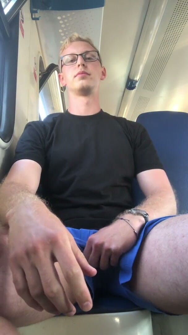 Dick Boys Studio: Chlap, co si honí na příměstském vlaku