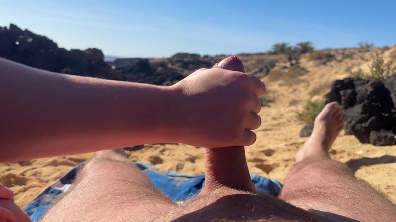 Emma Voyeur: Saftig offentlig avsugning på stranden