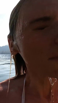 Futai Pe Un Palet Și Primește O Ejaculare Facială La Lac, Vedere La Persoana 1