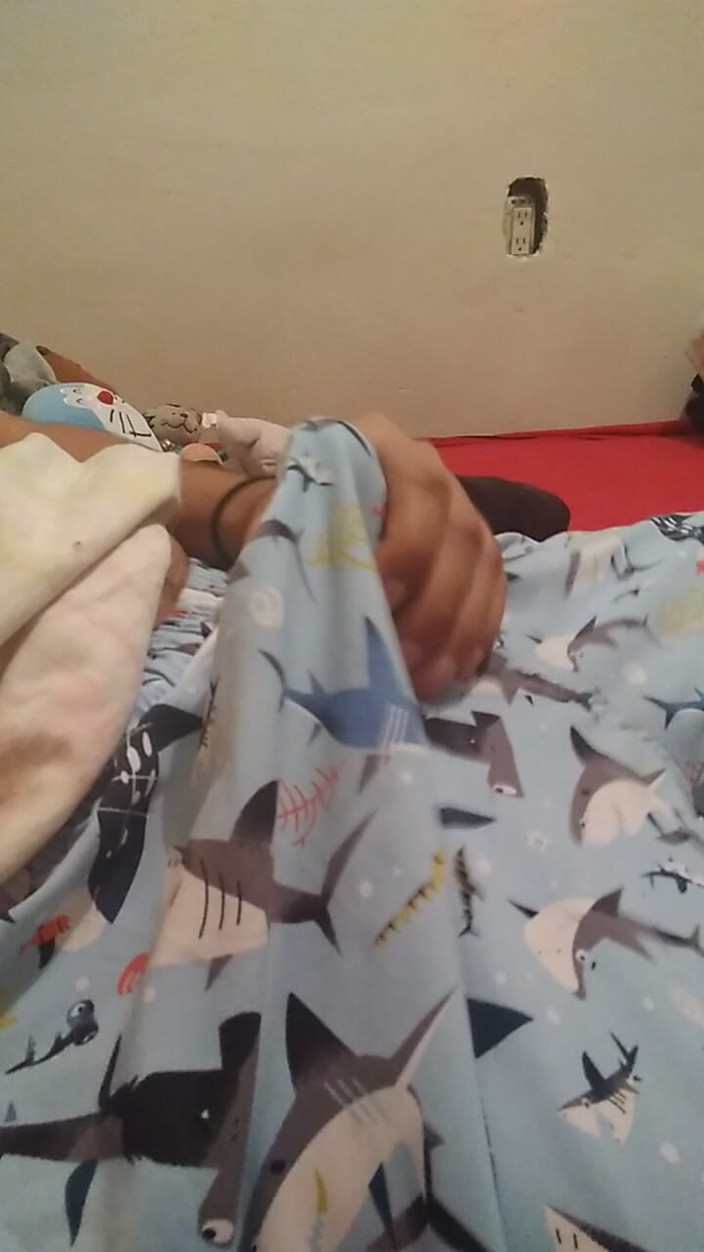 AlexAlejandro13: Sentuh aku di atas pakaianku