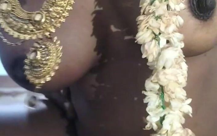 Funny couple porn studio: Femme tamoule, levrette forte avec un bijou et une fleur