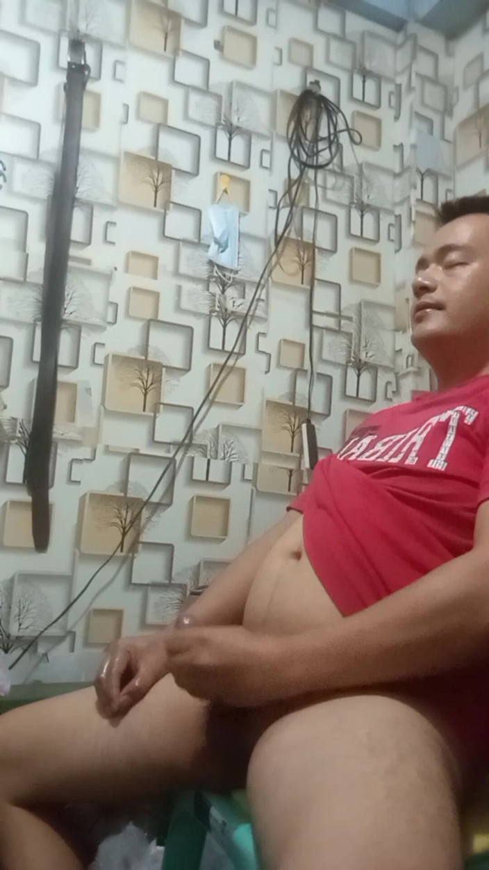 Talahib23: Ten sexy nevlastní otec, jehož pokoj je hned vedle mého,...