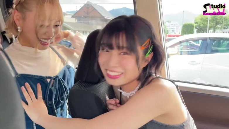 Studio JAV Launcher: ブロンドと黒髪の美女が、大空の下でワイルドな情熱を分かち合います。-ある