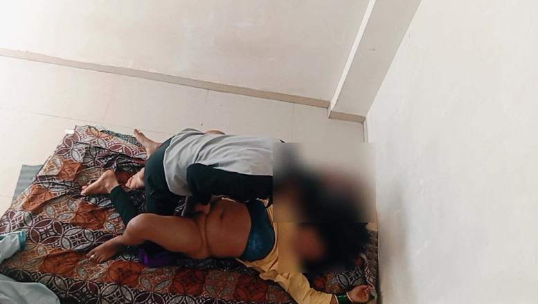 Harder299: Pasangan erotis india lagi asik ngentot habis-habisan Istri tetangga desi...