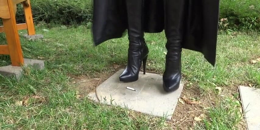 Lady Victoria Valente: Hôm nay tôi sử dụng bạn như một bootlicker và...