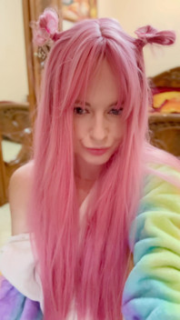 我正在练习吞下假阳具上的精液。