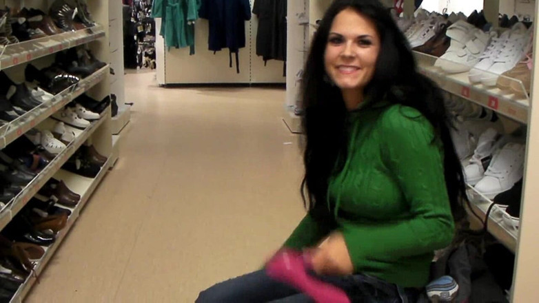 Party Jule: Shoe Shopping