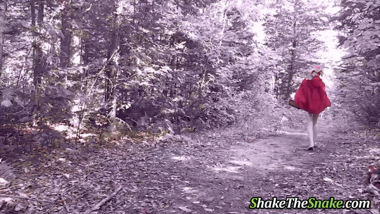 Shake The Snake: Ragazze cosplay scopata fuori