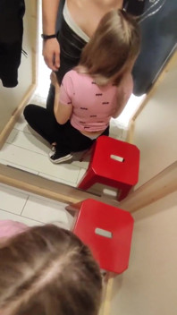 Soyunma odasında hızlı oral seks