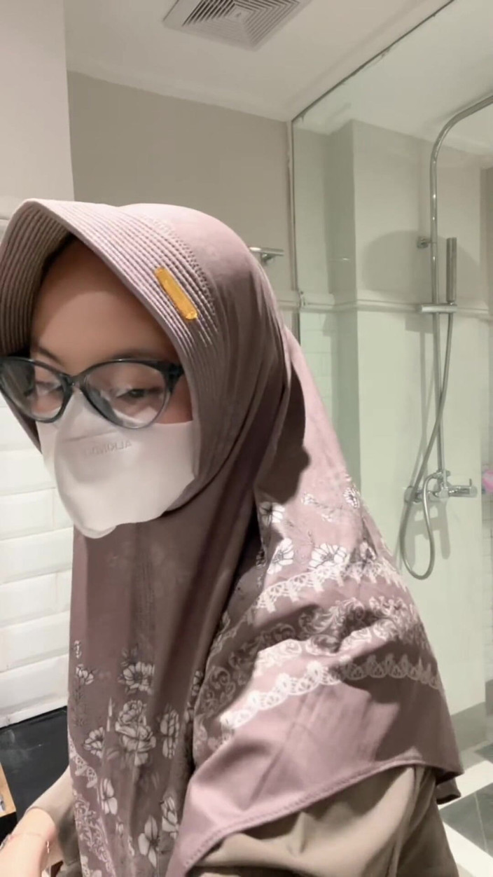 Biancaid: Моя Идол-учитель, Мастурбирует До Сквирта