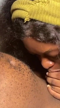 Latina Huisvrouw Verleidde Buurvrouw En Verleidde Hem Om Haar Te Neuken