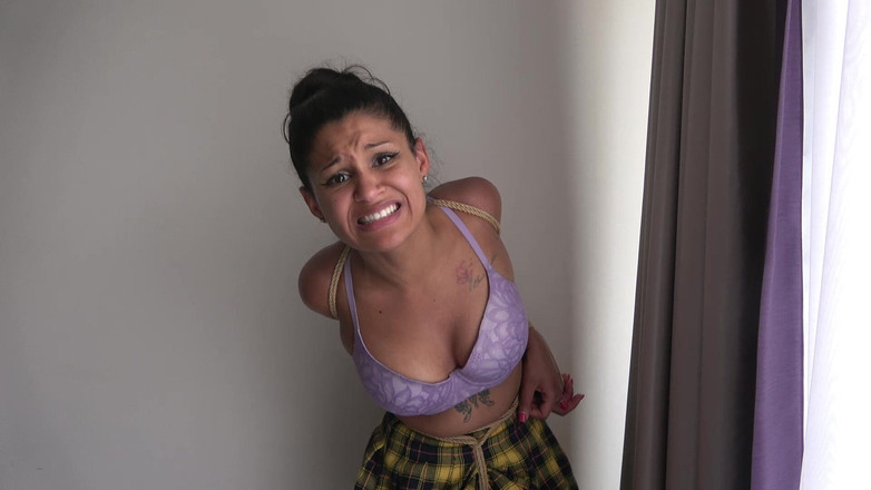 Latina Fetish: Calisa bliss khuỷu tay ràng buộc, frogtied và bơm gag...