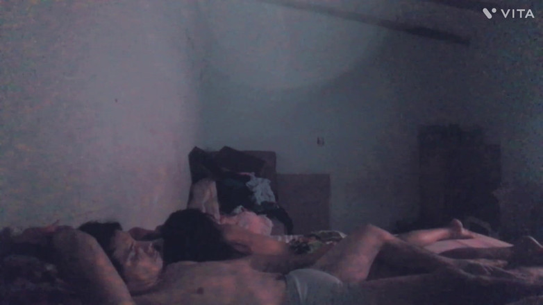 Kamila6922: Eu entro no quarto do meu vizinho para ela sem...