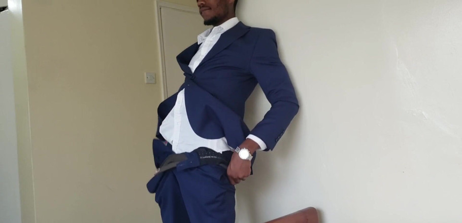 Only_dawi: Une ado patronne gay sexy se branle la bite avant...
