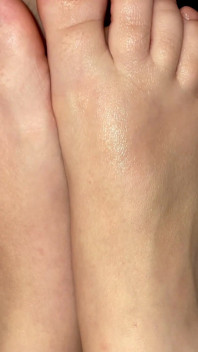 セクシーな小さなつま先と足