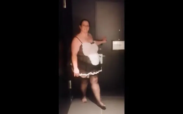 Nelle1276: Mature Maid