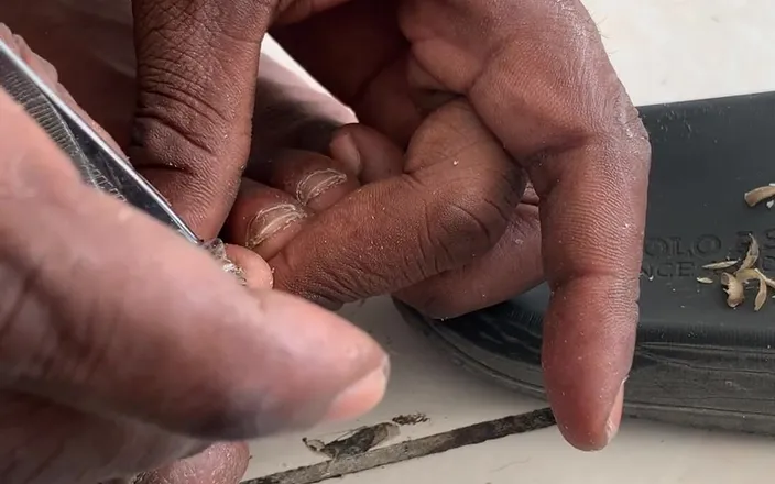 XXXUncz: Would You Suck These Toes?