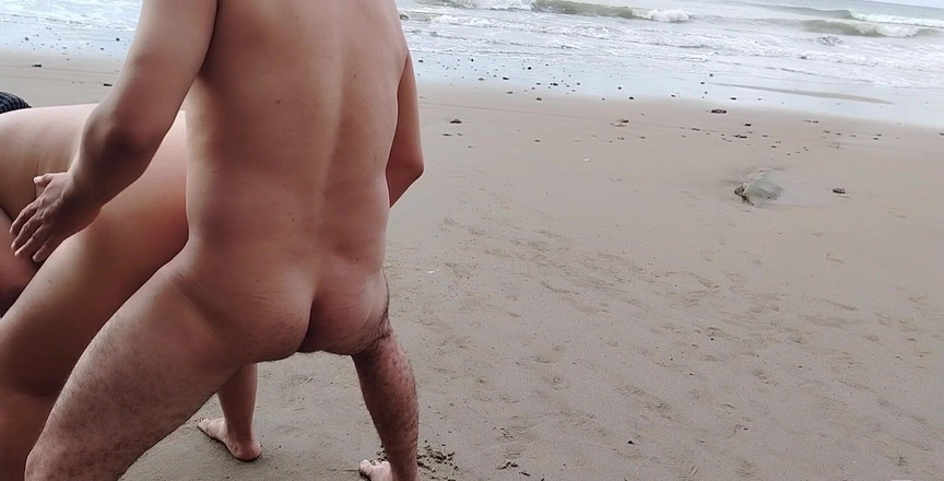Stepmom_with_big_tits: Ibu tiriku yang aduhai bikin aku oral di pantai yang...