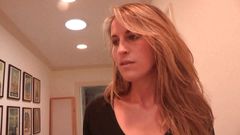 Lesbian Illusion: Masturbující dívka tlačí do lesbického sexu