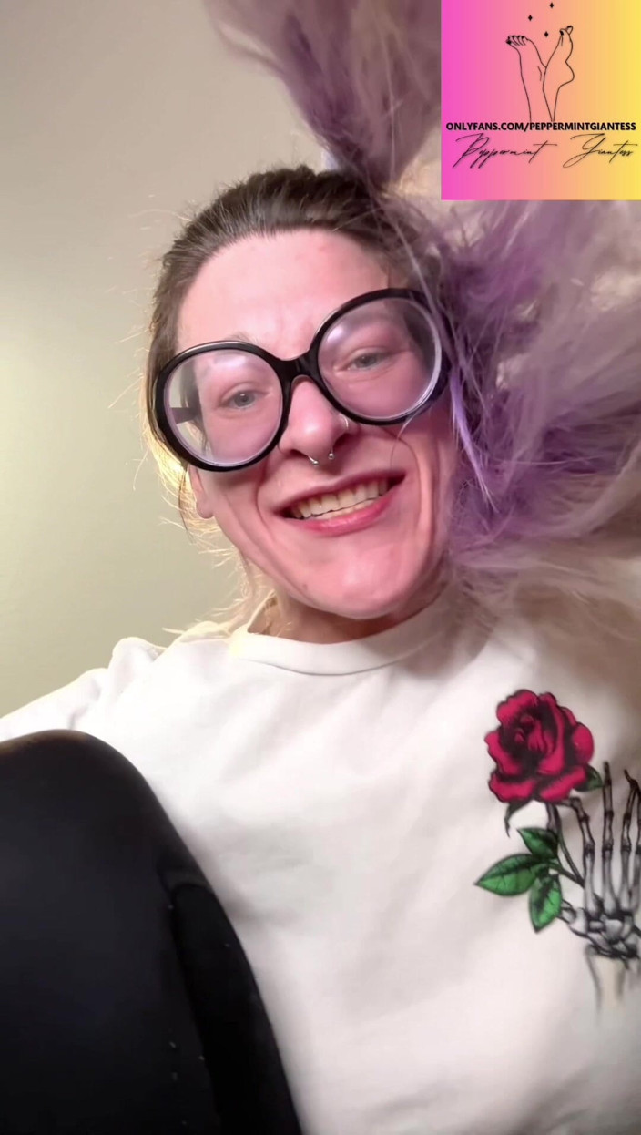 Peppermint Giantess: Zlý obryně Tiny POV tě rozdrtí a zničí