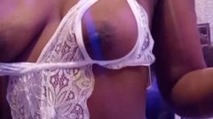 Minayi: Goditi questa grande spogliarellista adoro ballare sensuale Che papà ricco