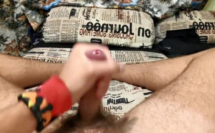 qaz11: O cara se masturba no quarto e os pais dele...