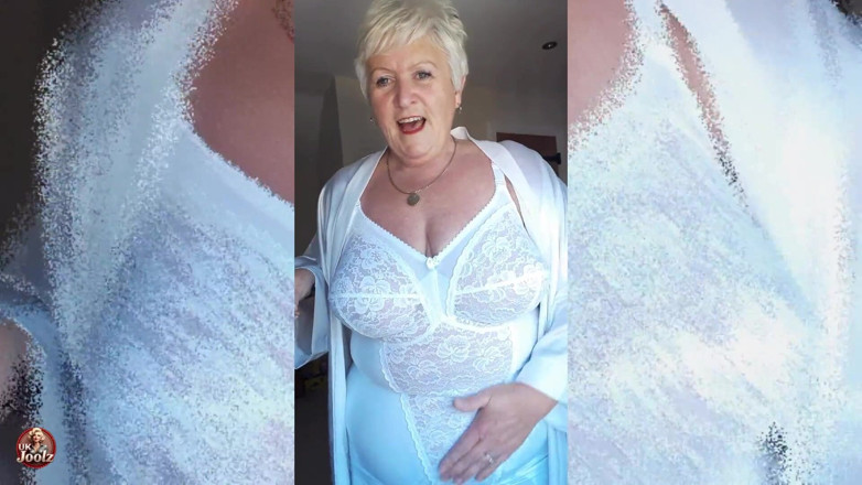 Uk Joolz: Would You Like Me to Answer the Door to You...