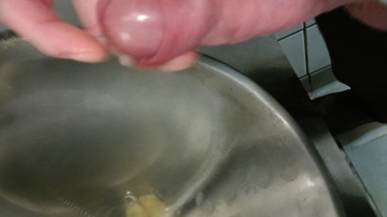 Rockardglans: Öffentliche urinale wichsen, tragen arbeitskleidung, nahaufnahme, sperma