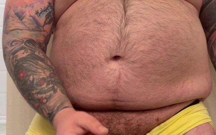 TattedRockerBear: Татуйований волохатий ведмідь перед грою