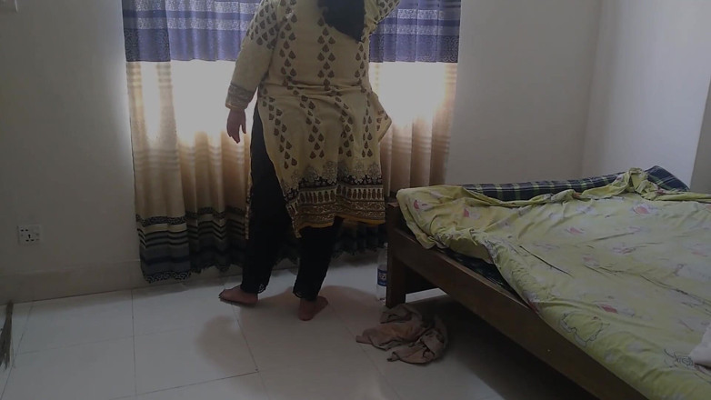 Aria Mia: Desi sousedka Ayesha Bhabhi má svázané a ošukané ruce v...