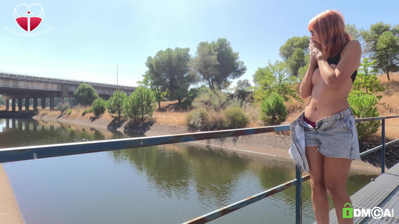 Candystart Videos: Thủ dâm công khai mạo hiểm bên bờ sông