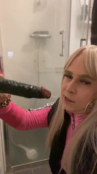 Bimbo Tranny Throats Xxl Dildo