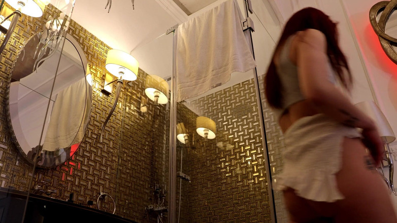 No panties TV: Hot and Sexy Meaty Pussy Redhead Girl Does a Show...