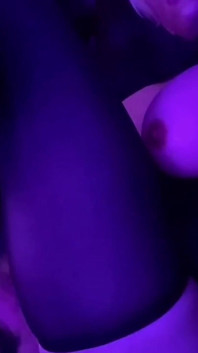 Schiava trans si in faccia da sola