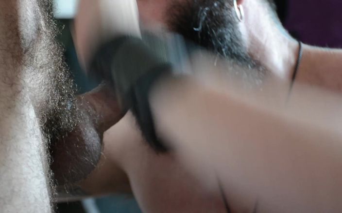 The bearded master: Volledige video. Harige doms worstelen. Masc hete bezwete actie.