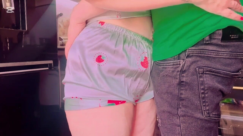Nadia the big ass Moroccan: Voglio rimanere incinta il fratellastro di mio marito che ha...