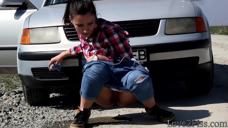 Love 2 Piss: Orinar al costado de la carretera y muchos otros lugares -...