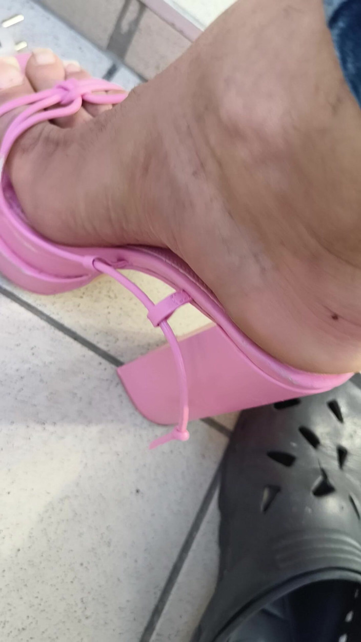 Mutsakin: High Heels