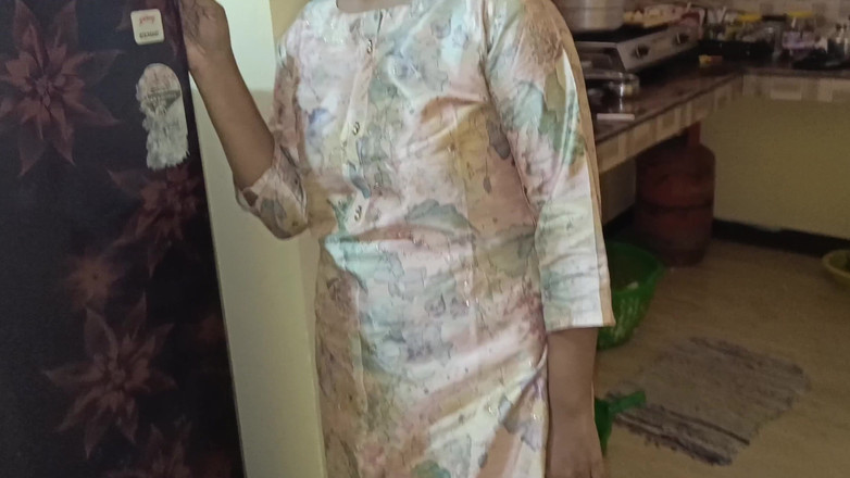 Pushpa studio: College loszka gorący romans w kuchni