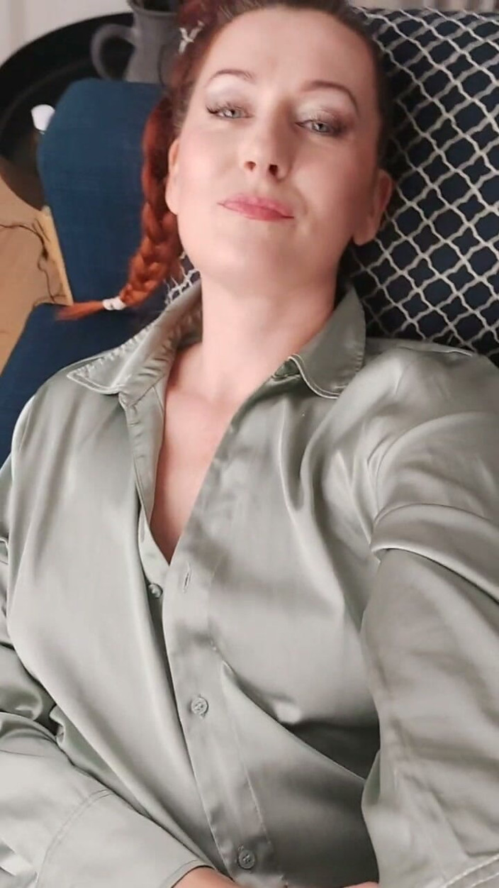 GinnaGg: Curls Shine Through Tights, Hairy Pussy in Tights