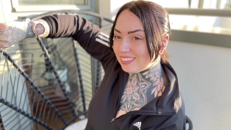 Miss Valentina: 고가의 시계 JOI