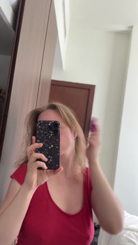 Cantik pirang dengan payudara besar