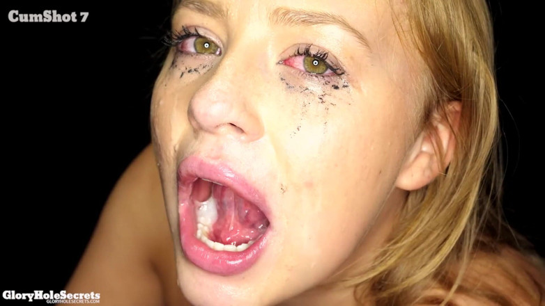 Aziani: Junges mädchen im gloryhole-stand, das sperma von fremden schluckt