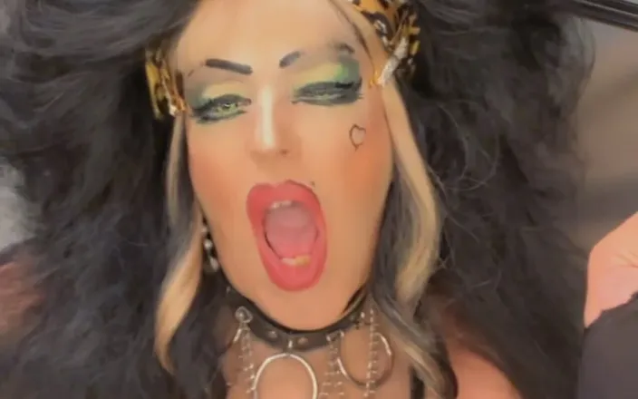 Shelly Robertss: Dirty Lol Slutz