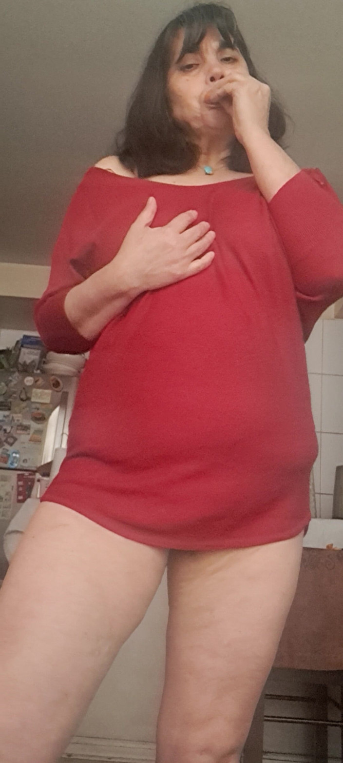 Mommy big hairy pussy: Macocha dotyka jej cipki