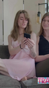 La piccola trans Kawaii fiona scopa una ragazza trans sottomessa