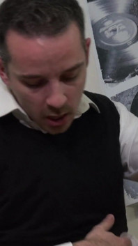 Ricky Stone scopa Amber Deen davvero duramente sulla schiena