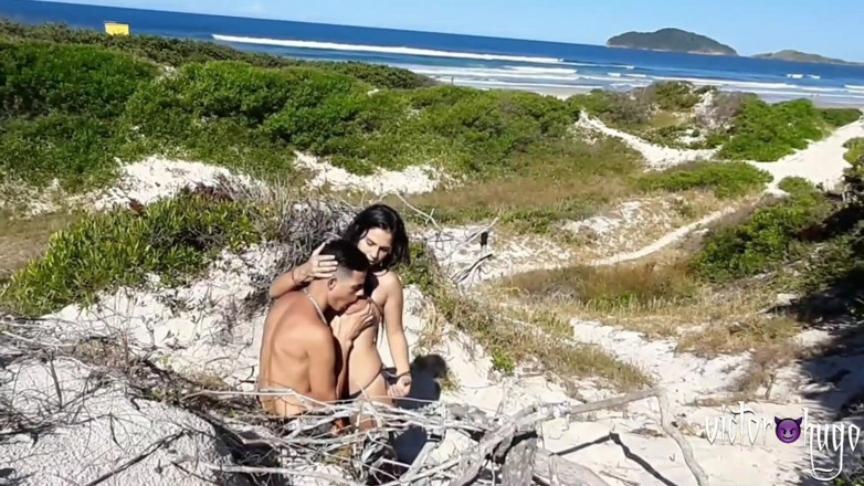 VictorHugo: Turista žádá o informace a sexy šuká na pláži