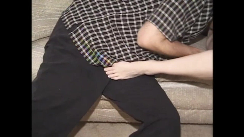 MILF still slut: अपने पैरों और अपनी चूत के साथ